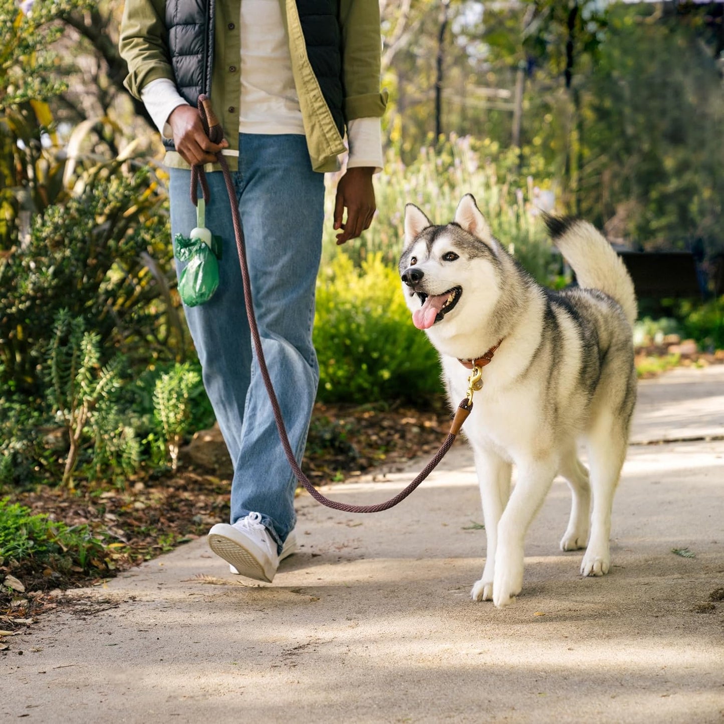 Dog Poo Bags, 900 Extra Thick and Strong Biodegradable Poo Bags for Dogs, Guaranteed Leak-Proof, Lavender-Scented, 60 Rolls, 15 Doggy Bags per Roll, Includes 2 Dispensers for Dog Leads